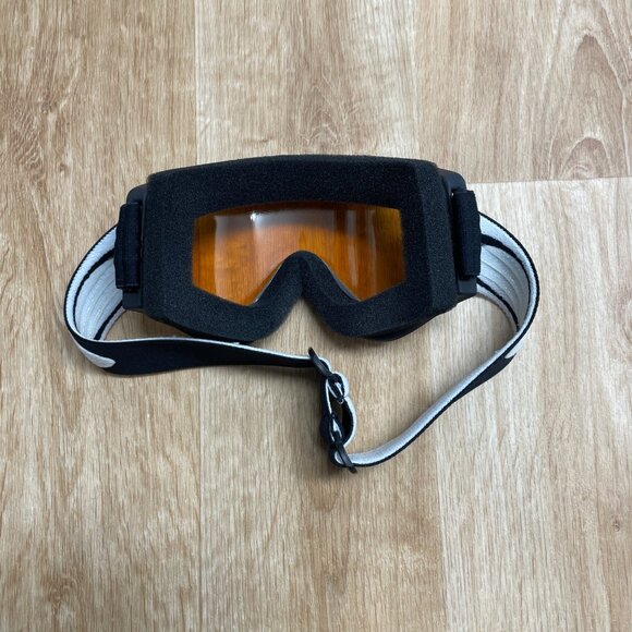 OAKLEY GOGGLES SKI SNOWBOARD AMBER LENS OUTDOORS ADULT BLACK WHITE STRAP LOGO - Picture 2 of 4